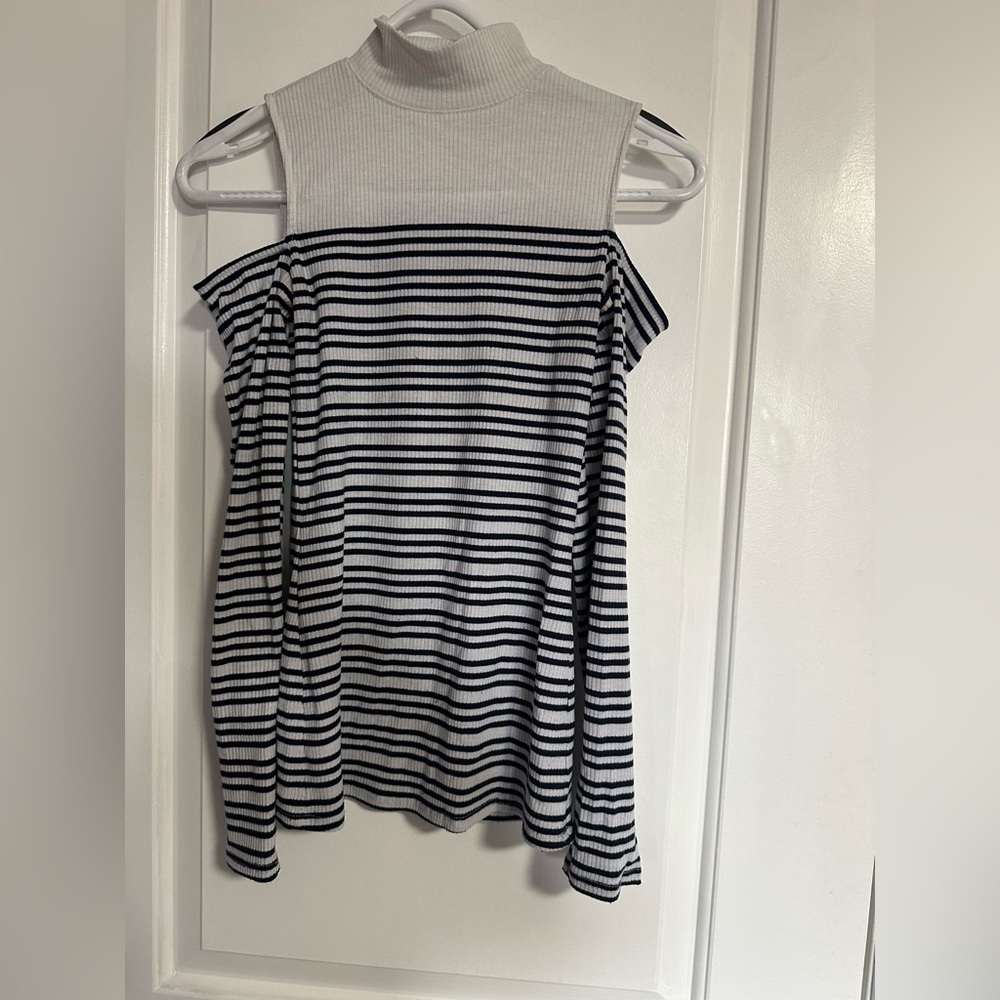 Dynamite off shoulder long sleeve - 5 for $25 for items marked with ⭐️